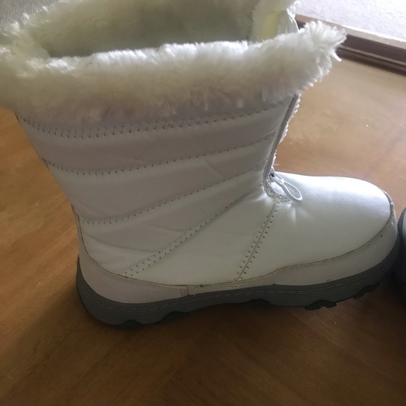 Khombu Girls Sze 2 White Snow Boot &North Face Hat - Picture 8 of 16